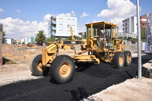 Siverek’te üstyapı onarım çalışmaları devam ediyor