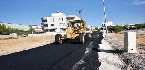 OKUL YOLU SICAK ASFALTLA KAPLANDI
