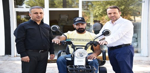 Başkan Bucak’tan engelli vatandaşa elektrikli motosiklet