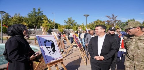 BAŞKAN BUCAK CUMHURİYET RESİM SERGİSİNİN AÇILIŞINA KATILDI