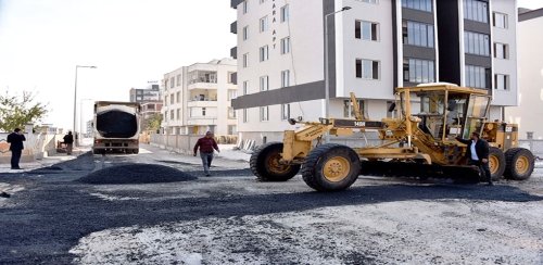 ŞİRİNKUYU MAHALLESİNDE BULUNAN OKUL YOLLARI ASFALTLANIYOR