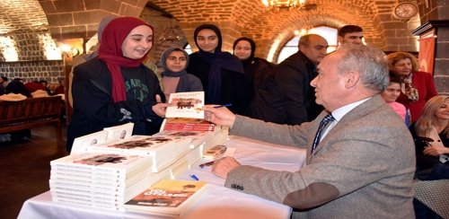 EŞEKLE GELEN DOSTOYEVSKİ, YAZAR ERSİN BİLGE ÖĞRENCİLERLE BULUŞTU