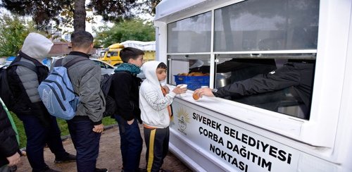 SİVEREK BELEDİYESİ İKİ MAHALLEYE DAHA ÇORBA DAĞITIM NOKTASI KURDU