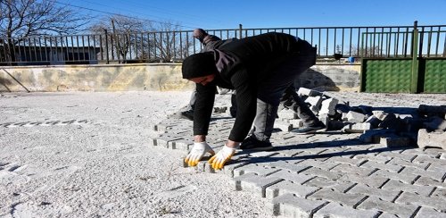 GÜRAKAR İLK VE ORTAOKUL’UN ÖĞRENCİLERİ ÇAMURDAN KURTULUYOR