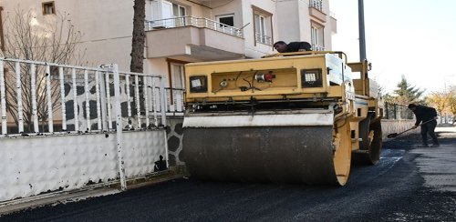 SİVEREK'TE YOL YAPIM ÇALIŞMALARI DEVAM EDİYOR