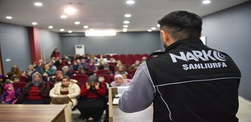 SİVEREKLİ KADINLAR BAĞIMLILIK KONUSUNDA BİLGİLENDİRİLİYOR