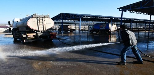 SİVEREK HAYVAN PAZARINDA TEMİZLİK VE DEZENFEKTE ÇALIŞMASI YAPILDI