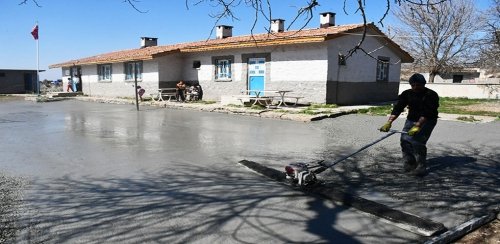 SİVEREK BELEDİYESİ’NDEN KIRSAL OKULLARA DESTEK: SABANCI İLKOKULU’NUN BAHÇESİ YENİLENDİ