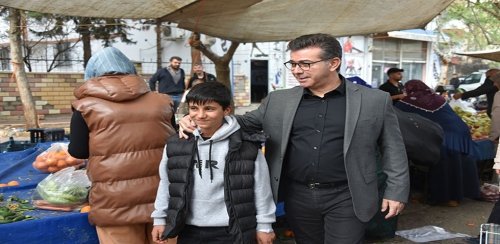 BAŞKAN BUCAK, BAYRAM ÖNCESİ PAZARDA VATANDAŞLARLA BULUŞTU