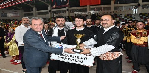 SİVEREK BELEDİYESİ HALK OYUNLARI EKİBİ KİLİS'TEN KUPAYLA DÖNDÜ