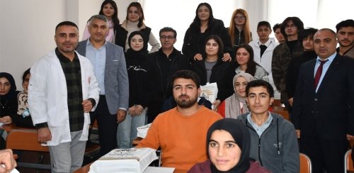 BAŞKAN BUCAK'TAN ÜNİVERSİTE ÖĞRENCİLERİNE ANLAMLI ZİYARET